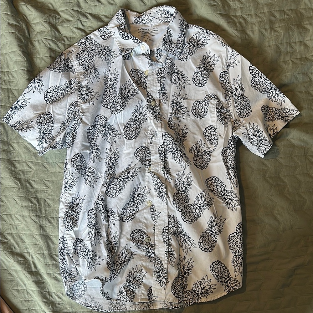 Banana Republic Black and White Casual Button Down Shirt